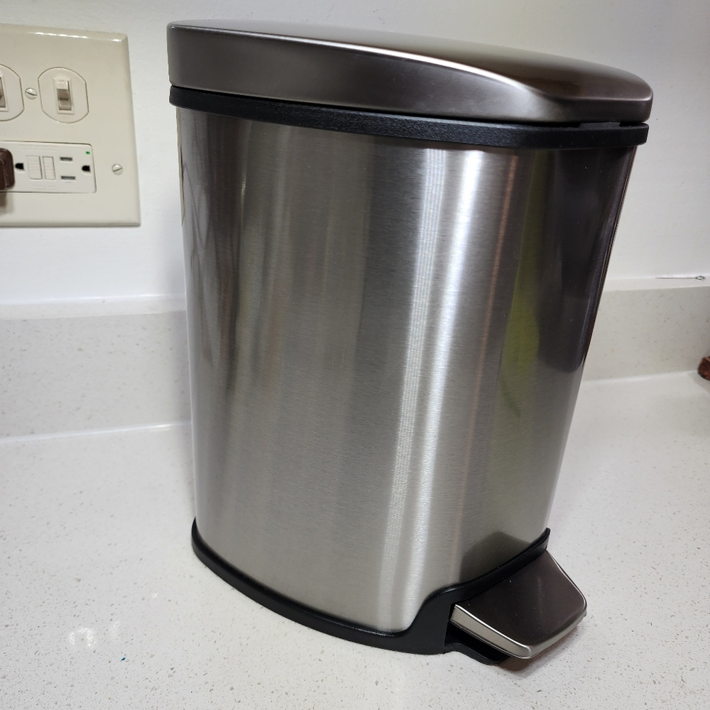 Stainless Steel Trash Can with Pedal. Receptable With Lid. New No Tags - Picture 10 of 13